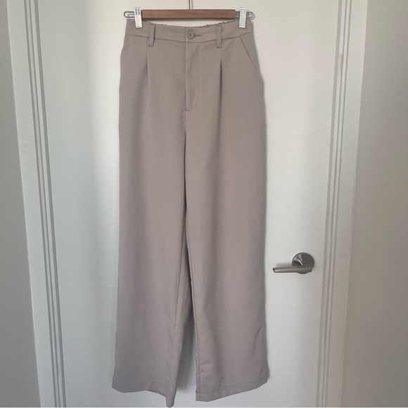SOLD - H&M High Waisted Wide Leg High Trousers in Light Beige Size 6 - Picture 2 of 8